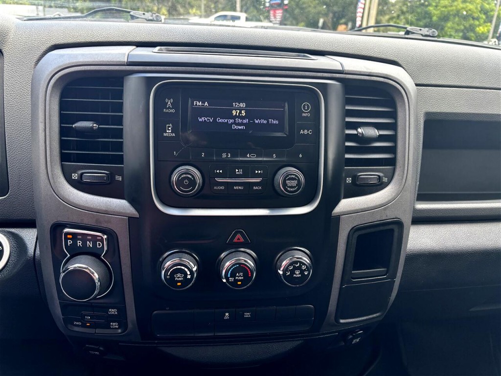 2015 RAM 1500 Image 17