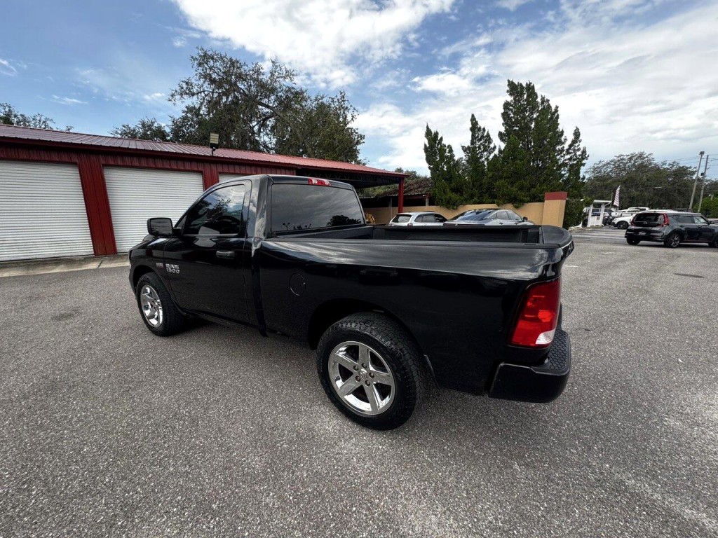2016 RAM 1500 Image 3