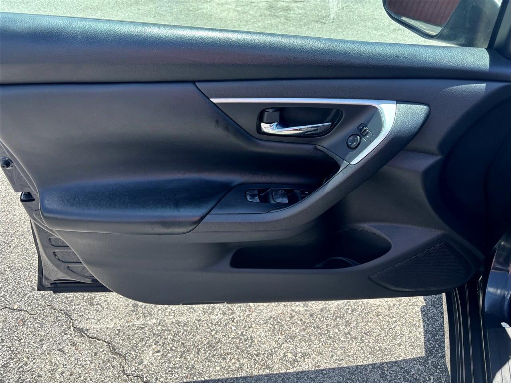 2016 Nissan Altima Image 11