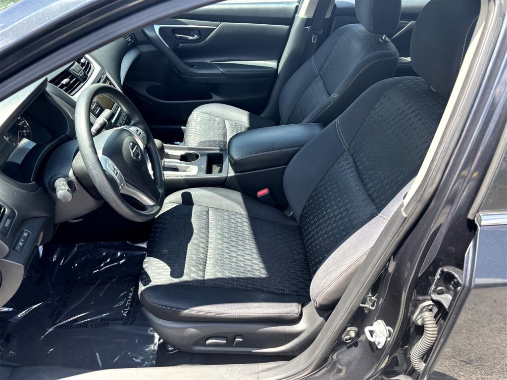 2016 Nissan Altima Image 12