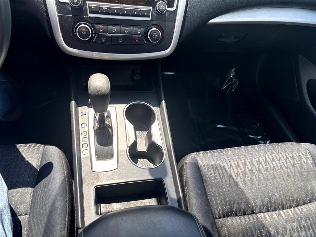 2016 Nissan Altima Image 16