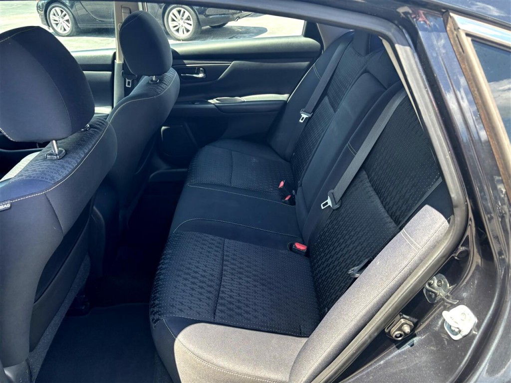 2016 Nissan Altima Image 17