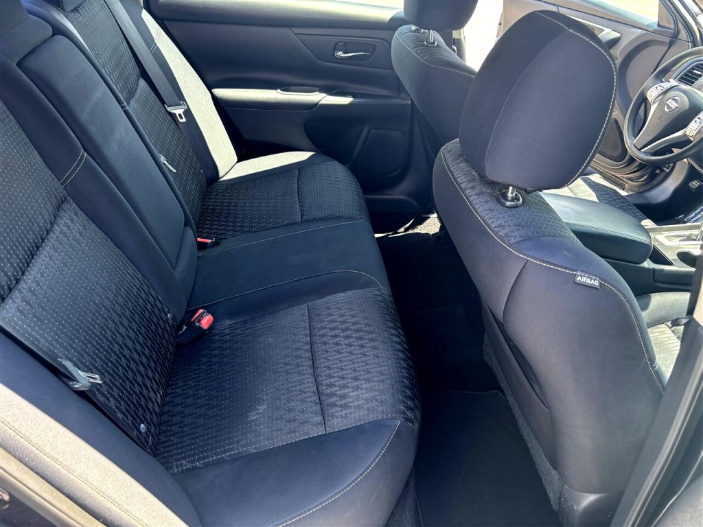 2016 Nissan Altima Image 19
