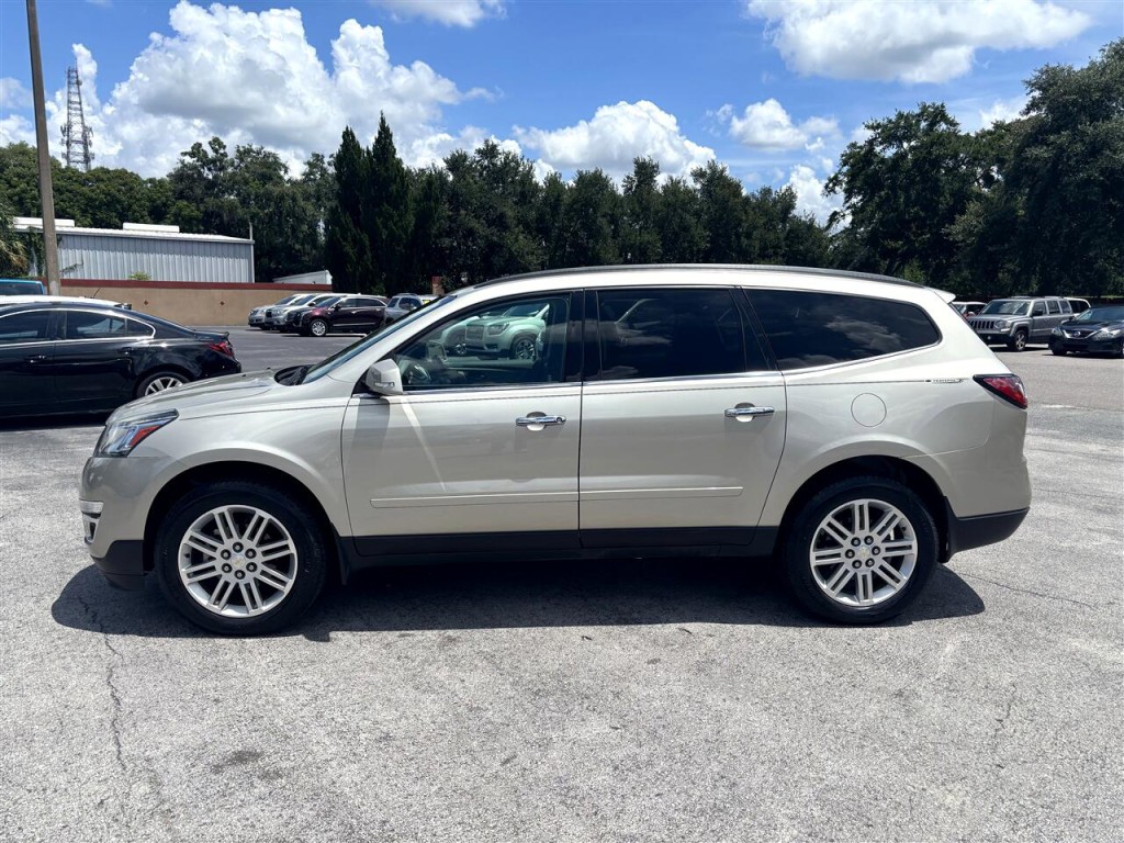 2014 Chevrolet Traverse Image 2