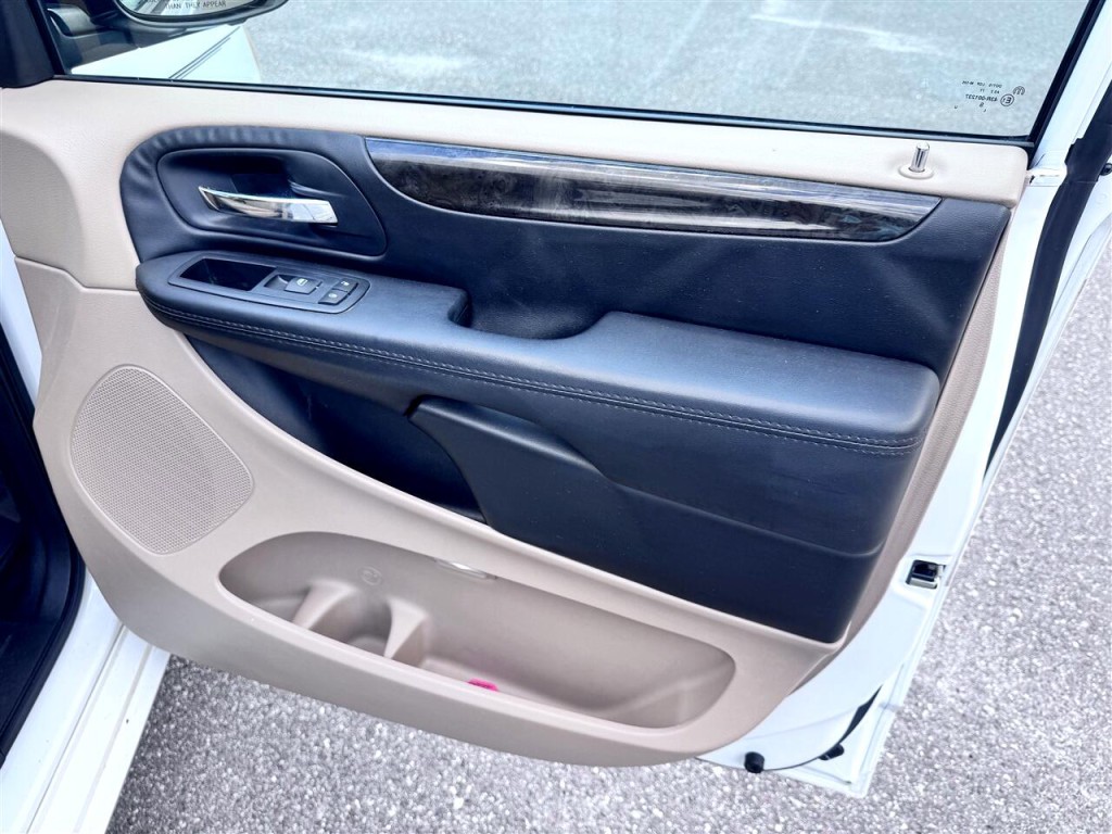 2016 Dodge Grand Caravan Image 24