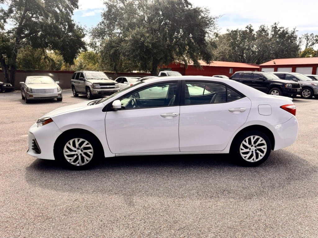 2017 Toyota Corolla Image 2