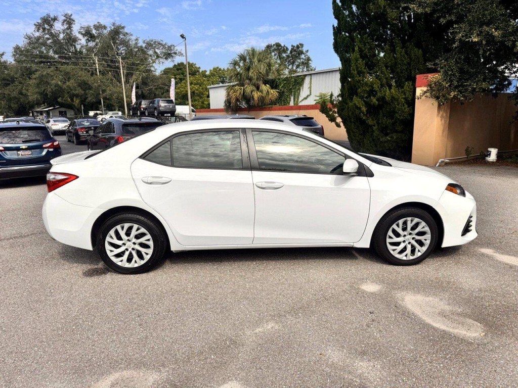 2017 Toyota Corolla Image 6