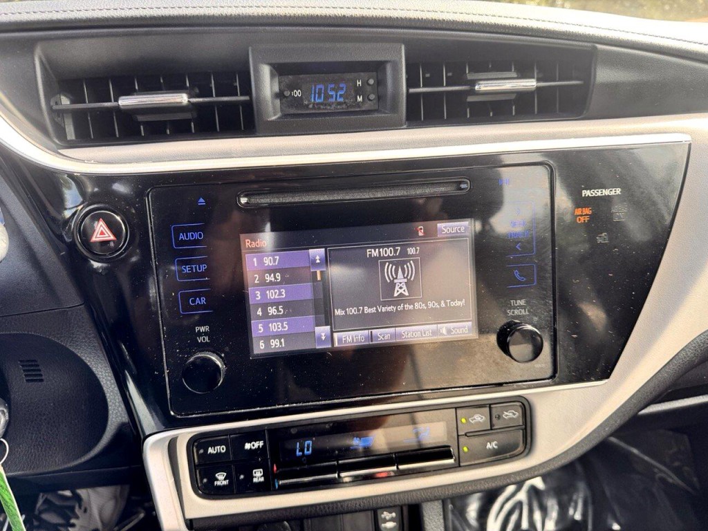 2017 Toyota Corolla Image 16