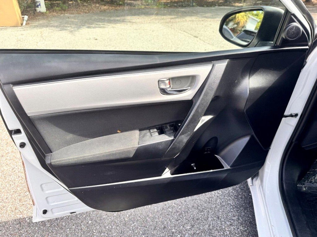 2017 Toyota Corolla Image 19