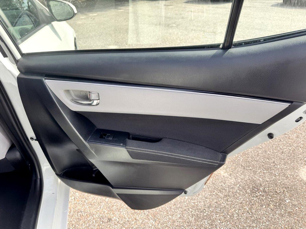2017 Toyota Corolla Image 24