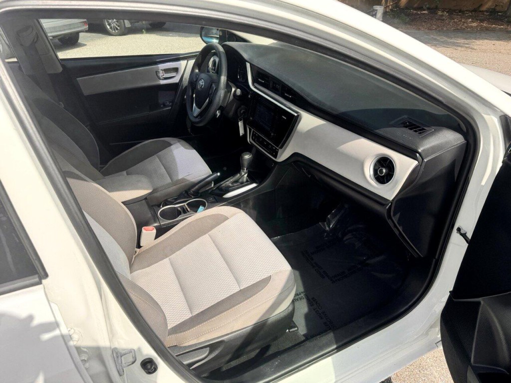 2017 Toyota Corolla Image 25