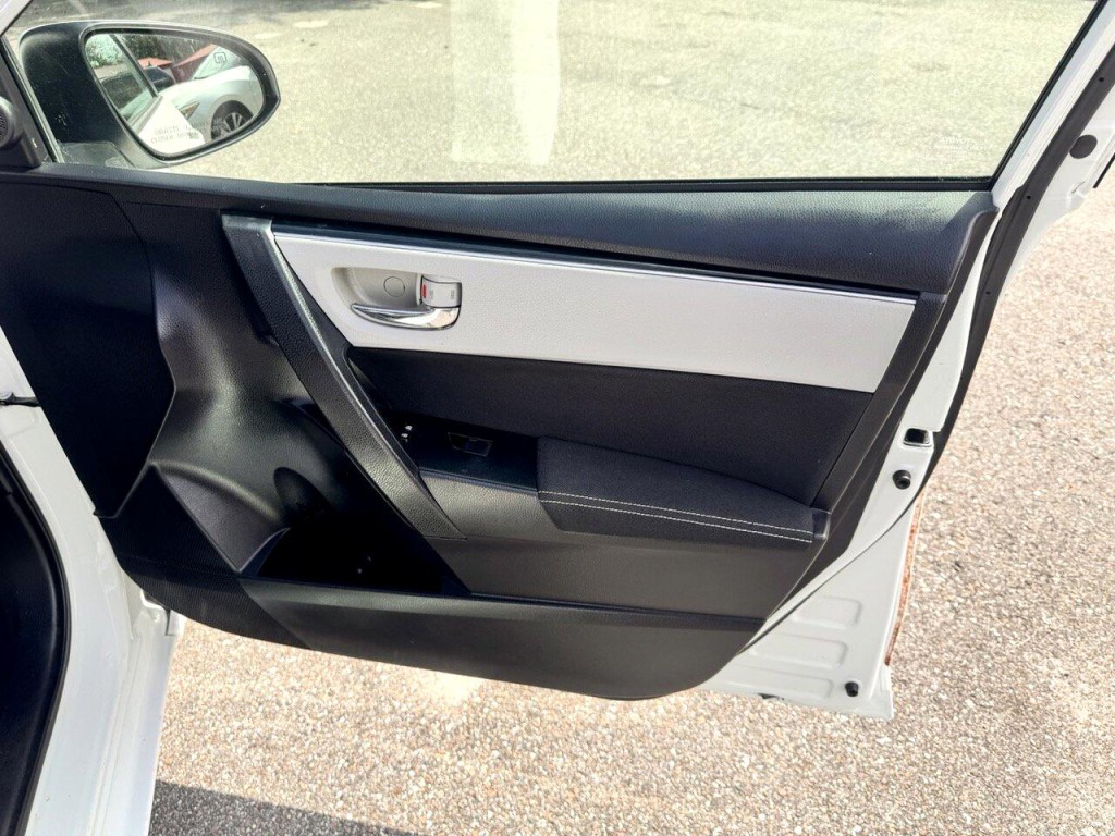 2017 Toyota Corolla Image 26