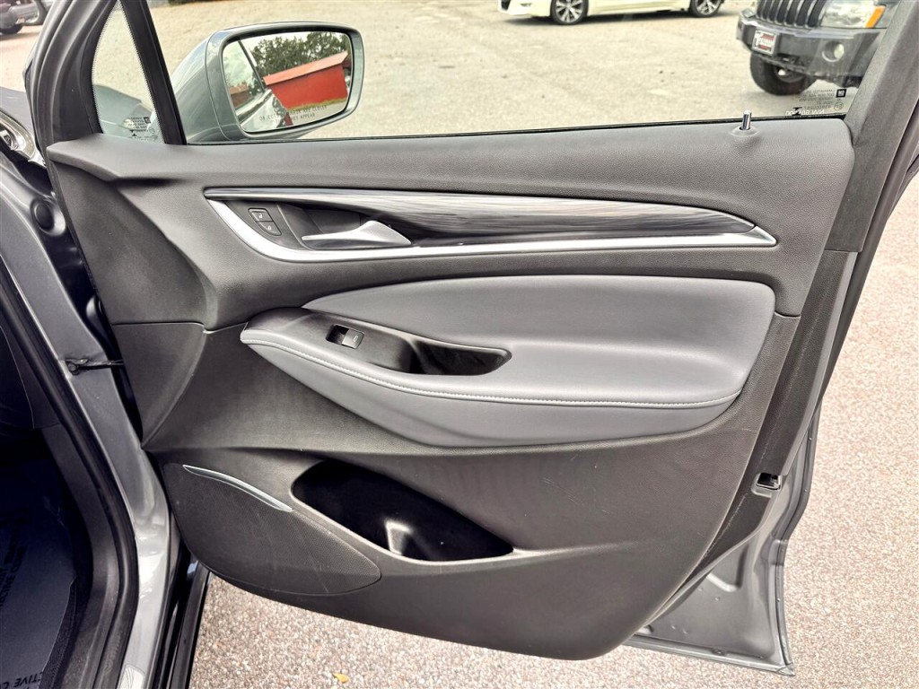 2018 Buick Enclave Image 28