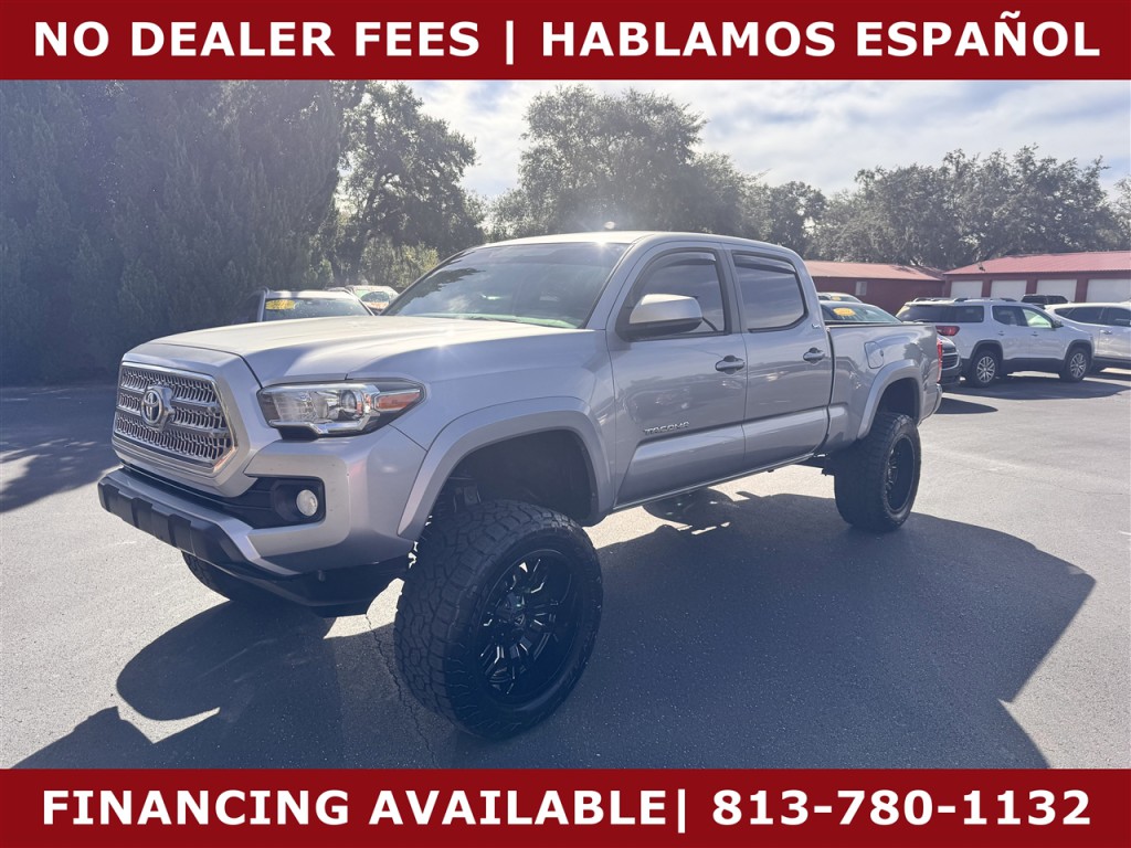 2017 Toyota Tacoma Image 1