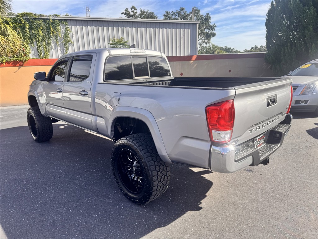 2017 Toyota Tacoma Image 3