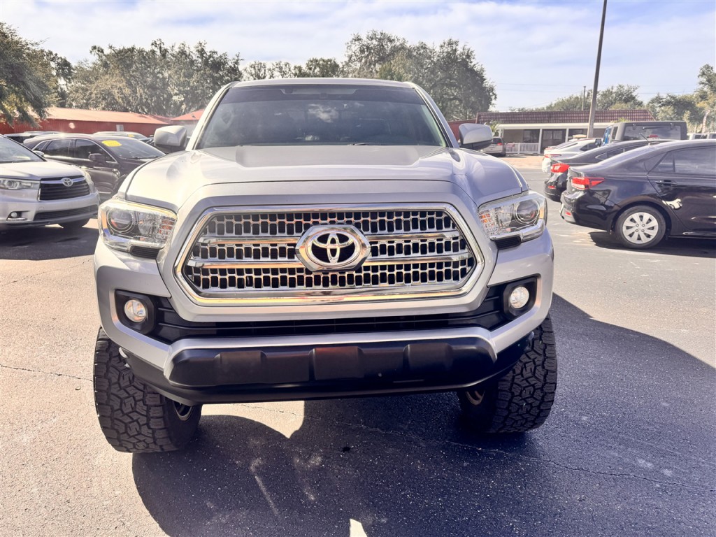 2017 Toyota Tacoma Image 8