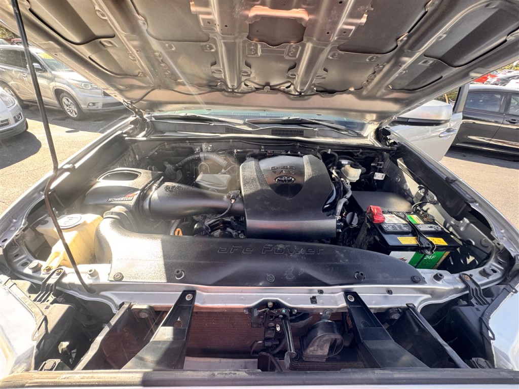 2017 Toyota Tacoma Image 11