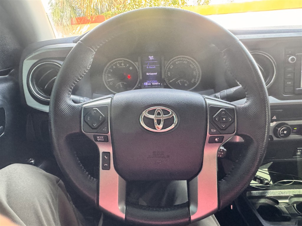 2017 Toyota Tacoma Image 16