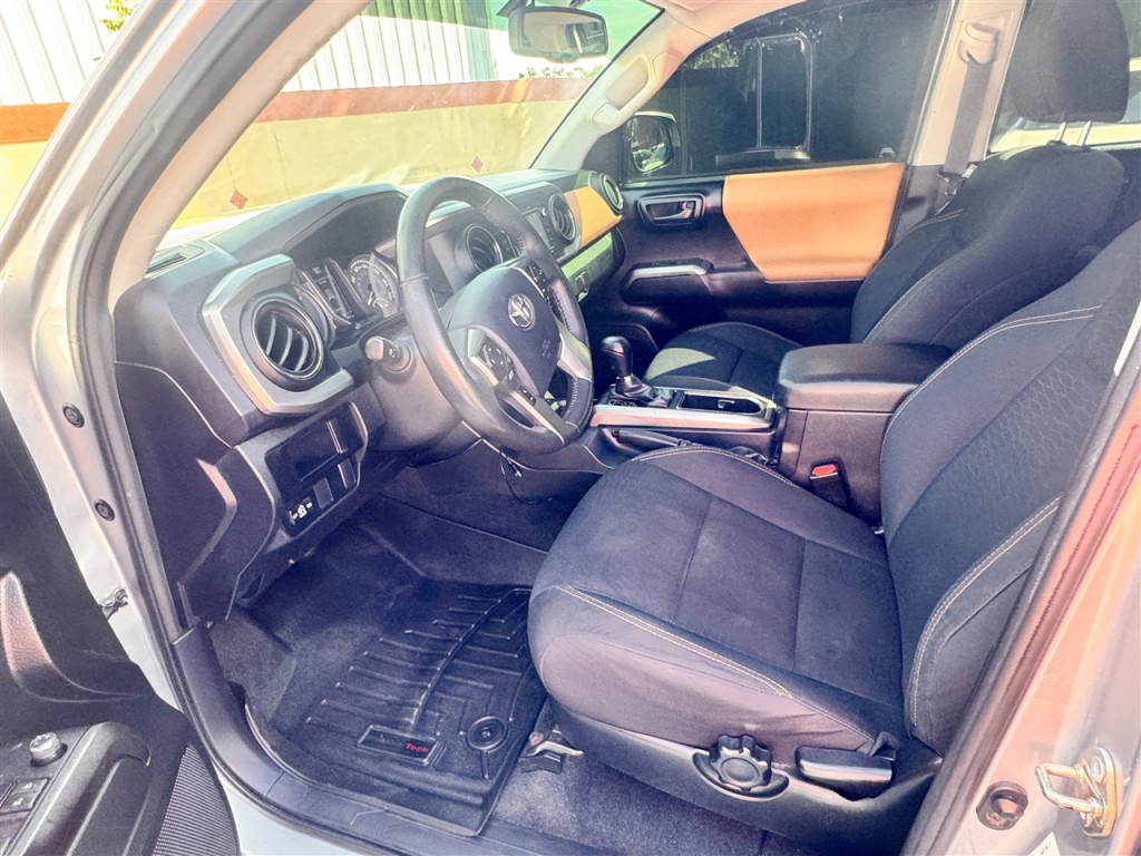 2017 Toyota Tacoma Image 19