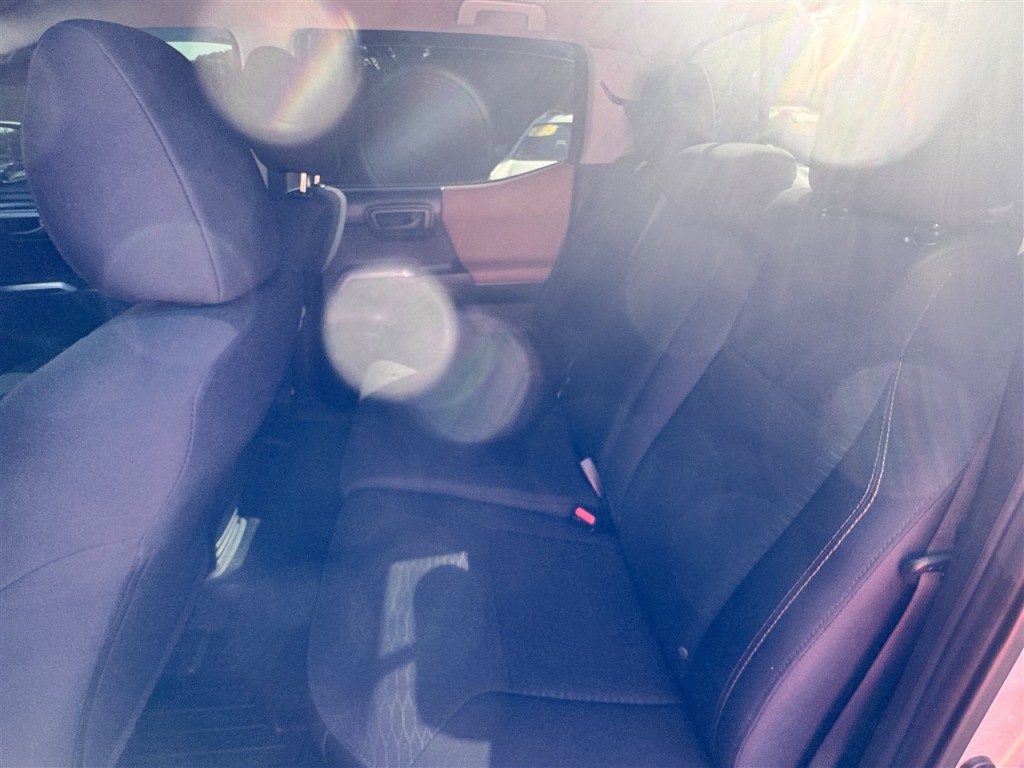 2017 Toyota Tacoma Image 21