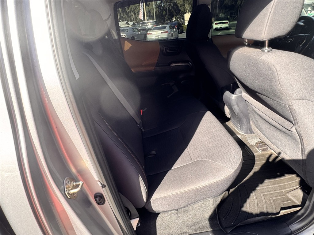 2017 Toyota Tacoma Image 23