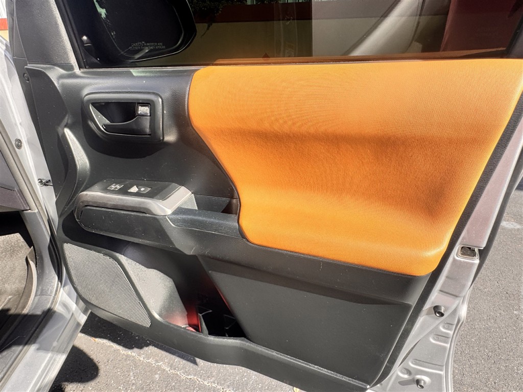 2017 Toyota Tacoma Image 26