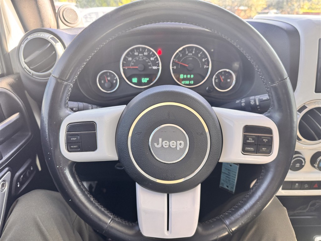 2013 Jeep Wrangler Image 15