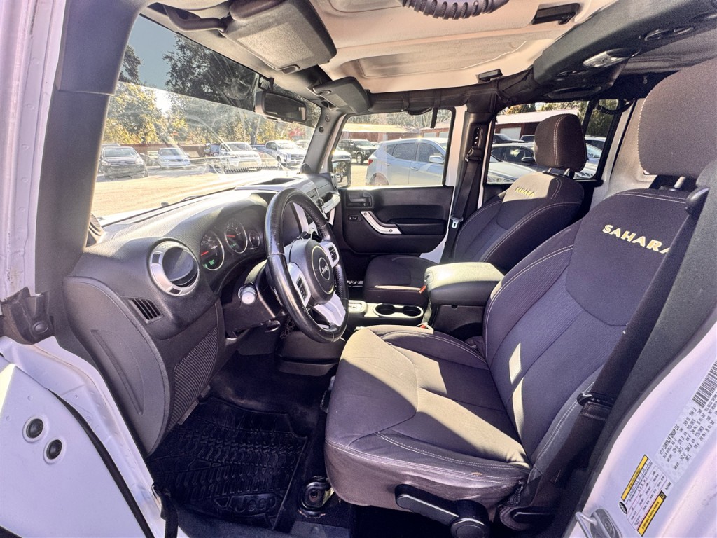 2013 Jeep Wrangler Image 17