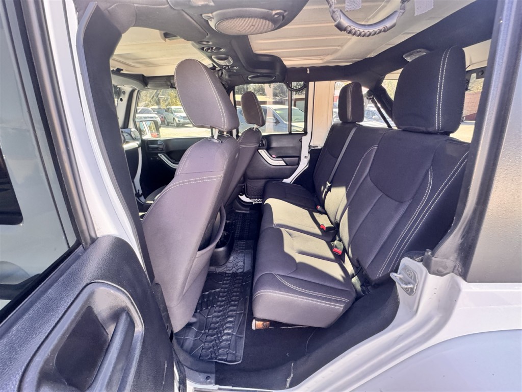 2013 Jeep Wrangler Image 19