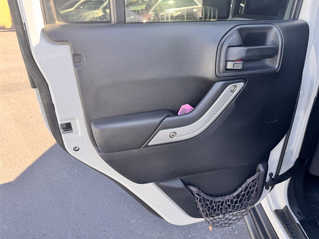 2013 Jeep Wrangler Image 20