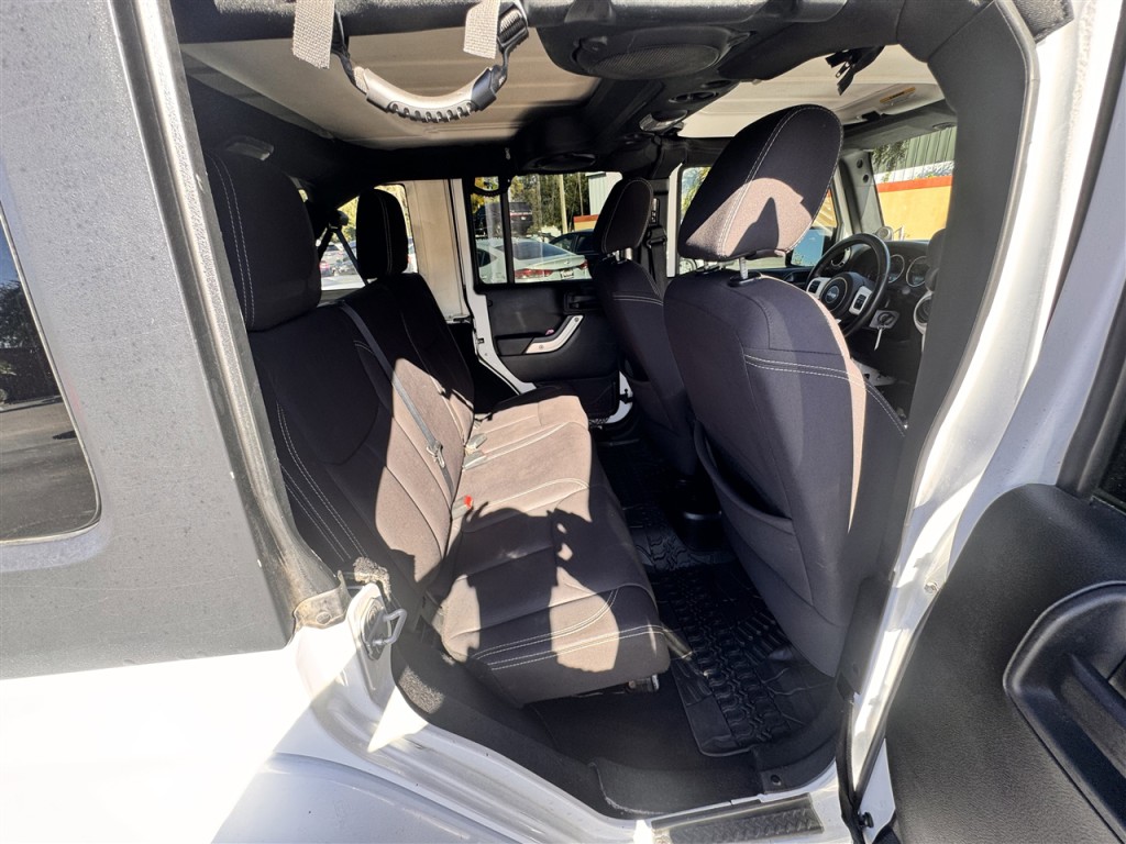 2013 Jeep Wrangler Image 22