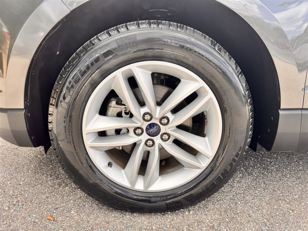 2018 Ford Edge Image 9