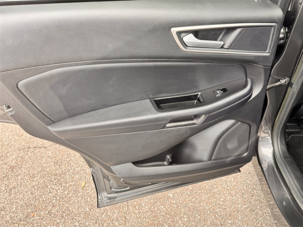 2018 Ford Edge Image 21
