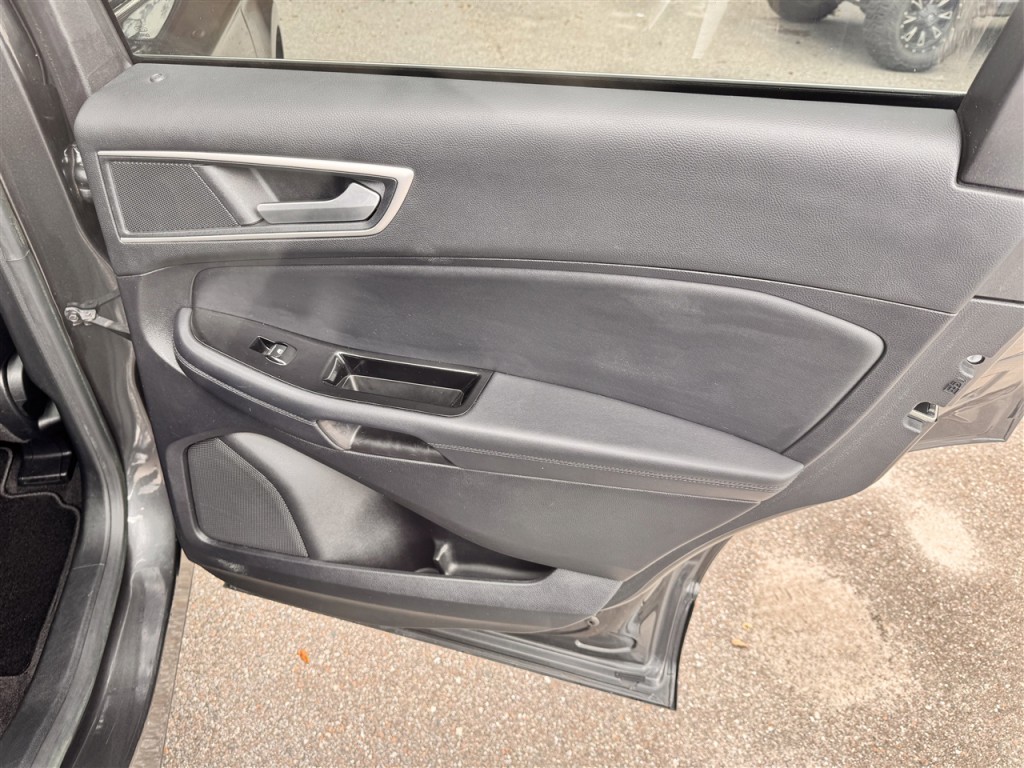 2018 Ford Edge Image 24