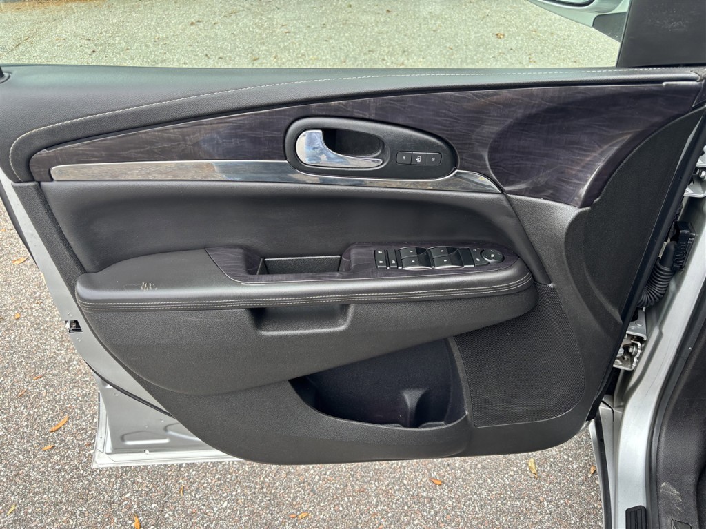 2017 Buick Enclave Image 11