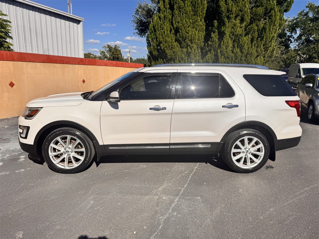 2017 Ford Explorer Image 2