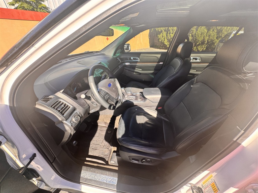 2017 Ford Explorer Image 18