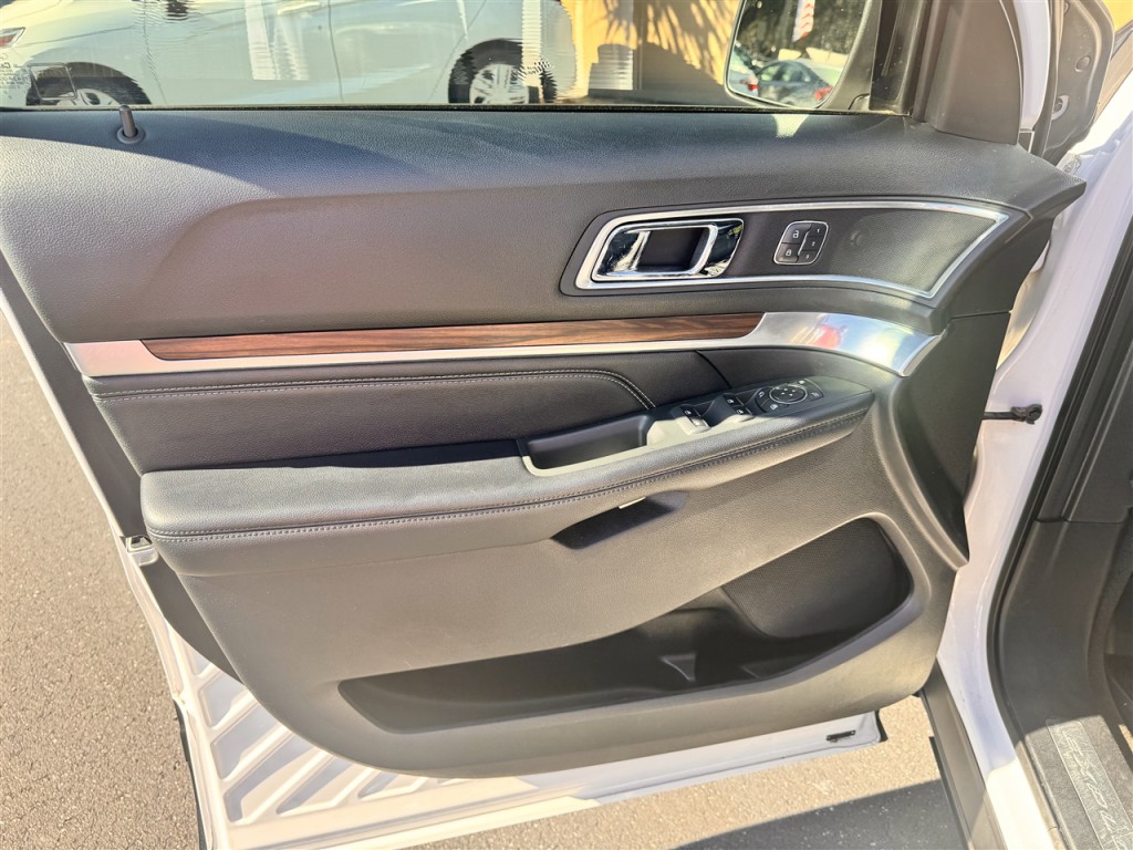 2017 Ford Explorer Image 19