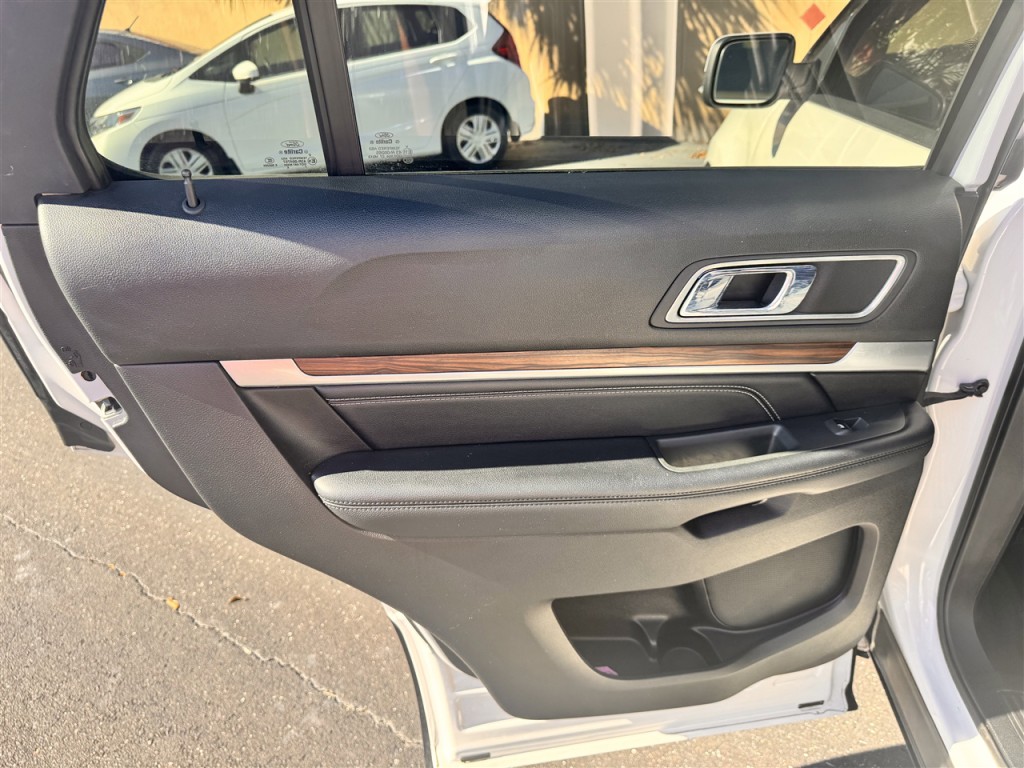 2017 Ford Explorer Image 21