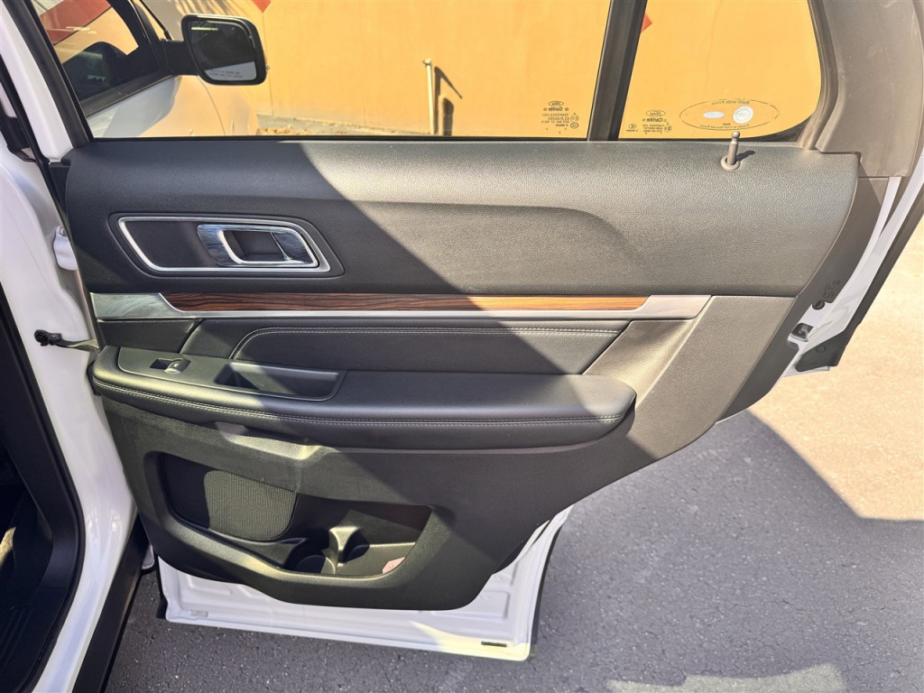 2017 Ford Explorer Image 25