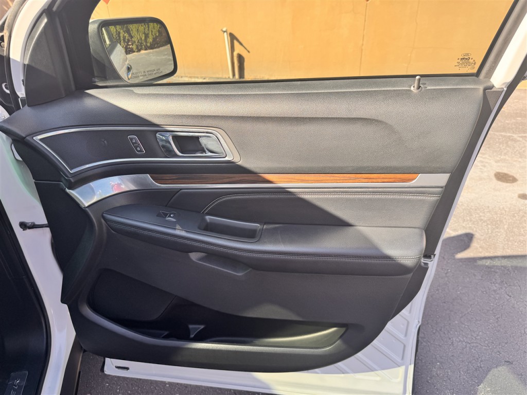 2017 Ford Explorer Image 27