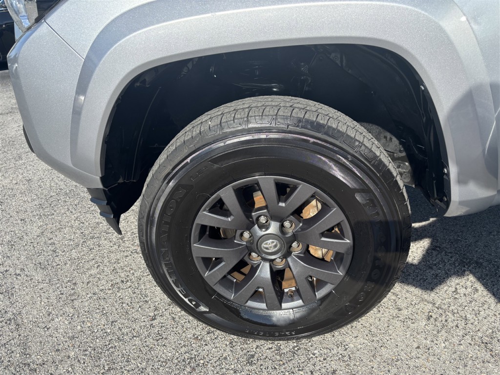 2020 Toyota Tacoma Image 10