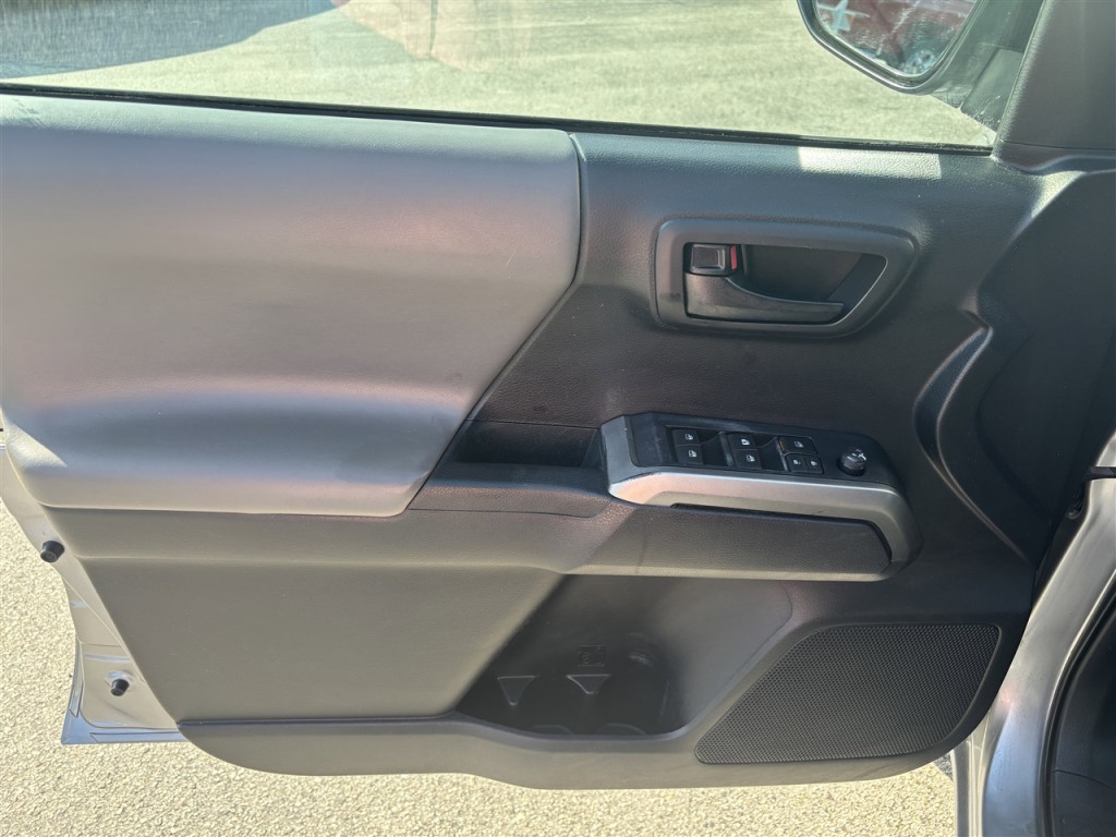 2020 Toyota Tacoma Image 11