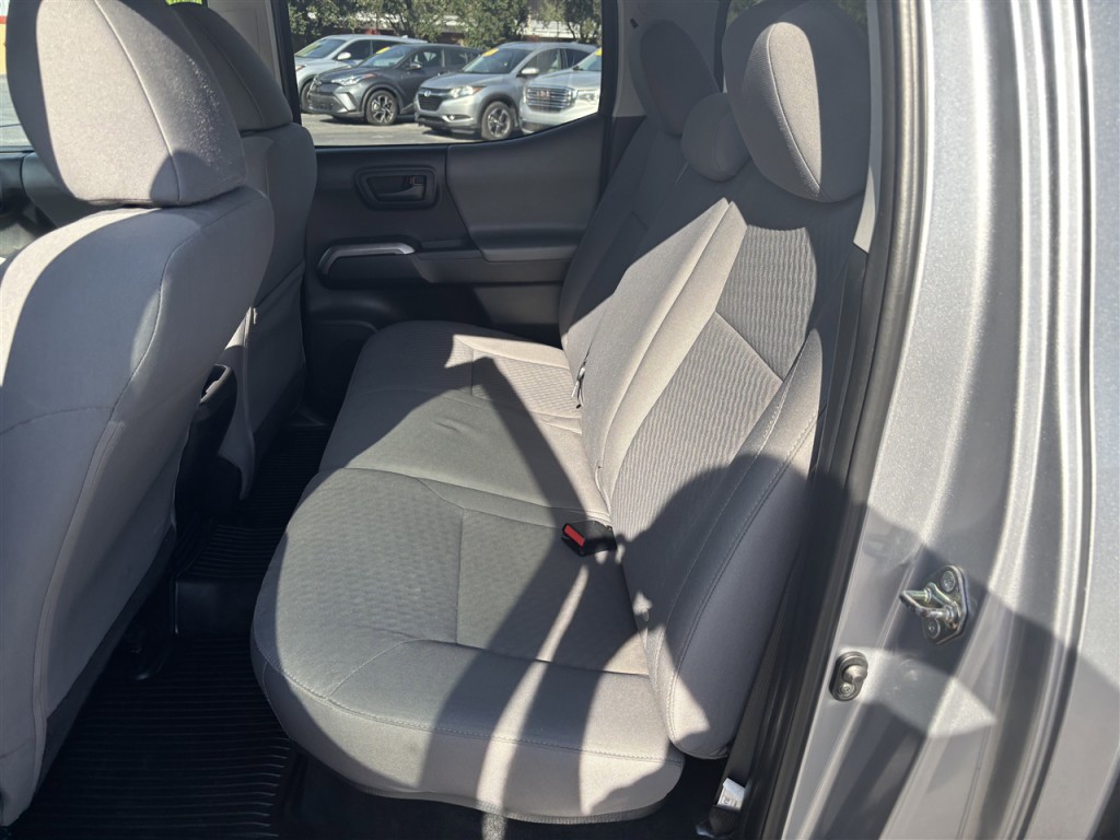 2020 Toyota Tacoma Image 17