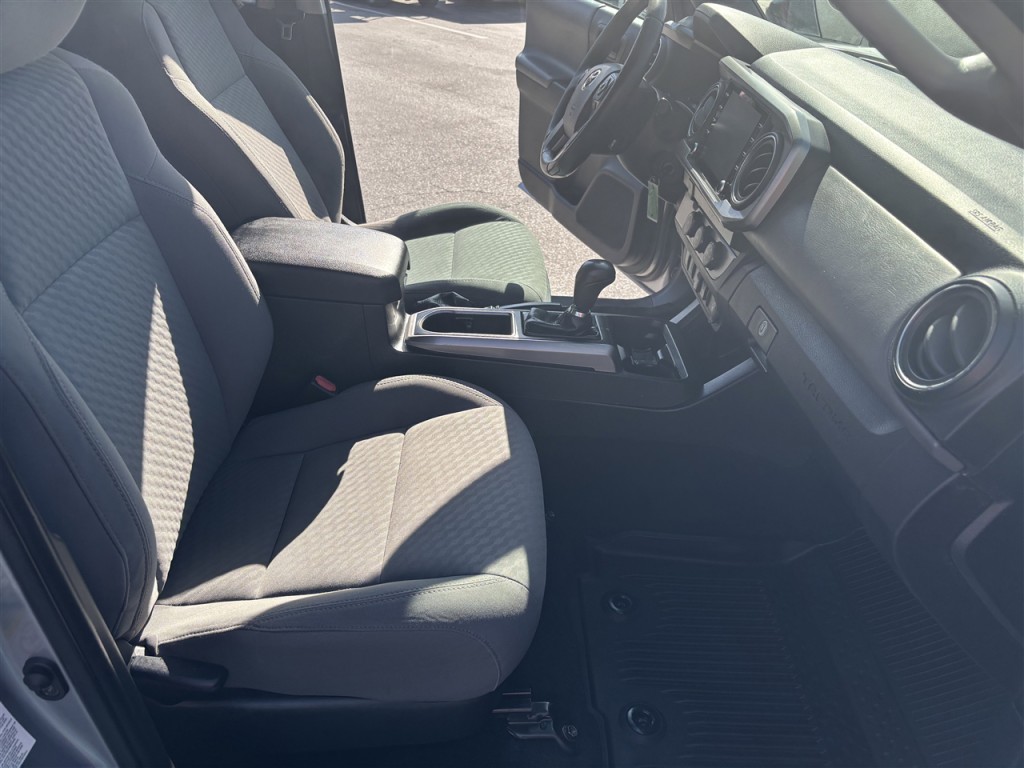 2020 Toyota Tacoma Image 19