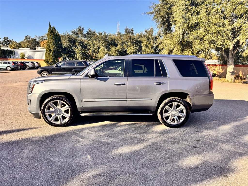 2018 Cadillac Escalade Image 2