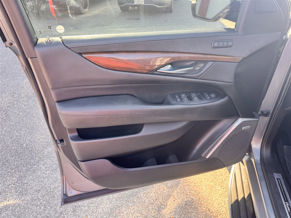 2018 Cadillac Escalade Image 19
