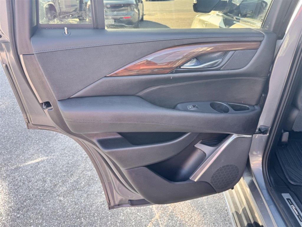 2018 Cadillac Escalade Image 21