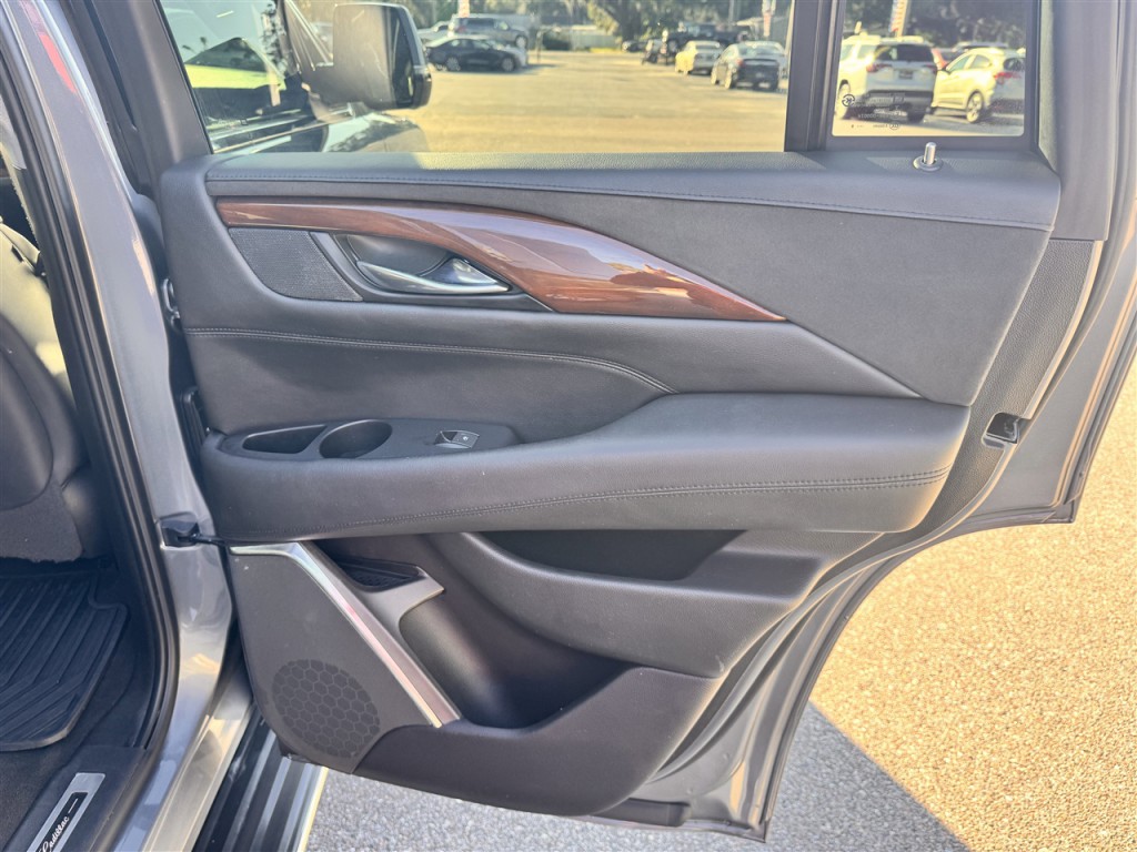 2018 Cadillac Escalade Image 25
