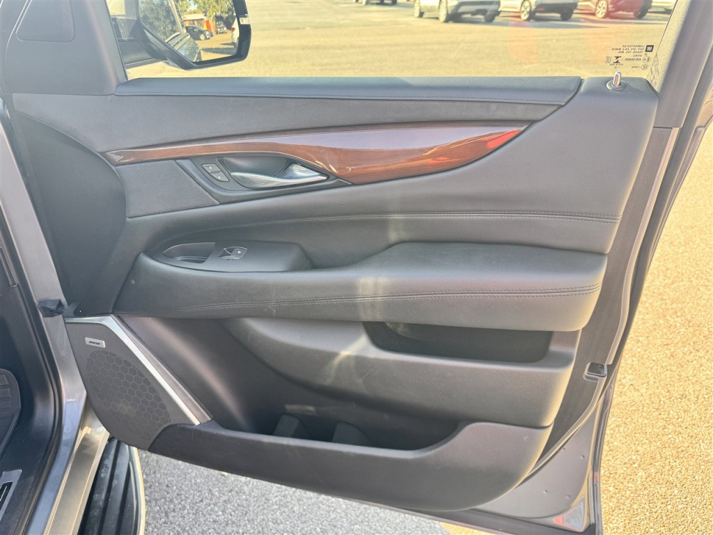 2018 Cadillac Escalade Image 27